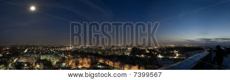 Nacht afterglow in winter stad