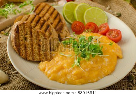 Scrambled Eggs, Creamy And Fluffy
