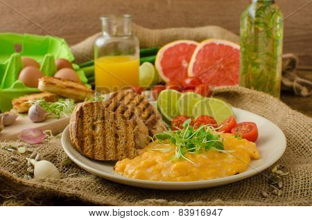 Scrambled Eggs, Creamy And Fluffy