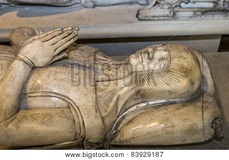 statue of queen Beatrice de Bourbon in  basilica of saint-denis