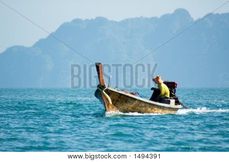 Pescador en un barco