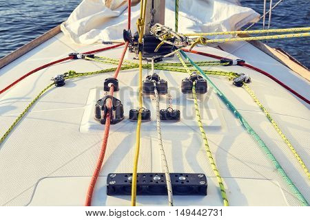 Properly equipped workplace for yacht Pitman, for halyard management.