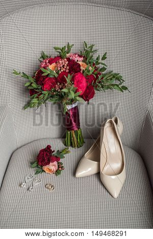 wedding details of a ring shoe bouquet