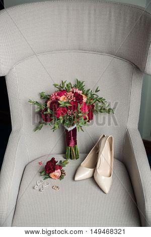 wedding details of a ring shoe bouquet