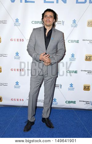 LOS ANGELES - SEP 29:  Antonio Jaramillo at the Autism Speaks' La Vie En BLUE Fashion Gala at the Warner Brothers Studio on September 29, 2016 in Burbank, CA
