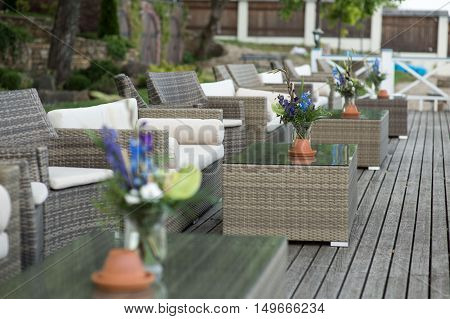 wedding decor on tables flowers blue and violet