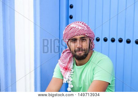 Young smiling handsome arabic man wearing traditional clothes