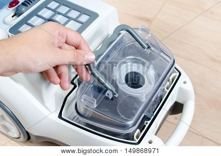 Bag Less Vacuum Cleaner With Plastic Container