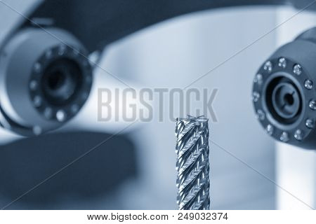 The Solid End-mill Tool For Cnc Machine With The Tool Setter.cutting Tool For Cnc Machine.
