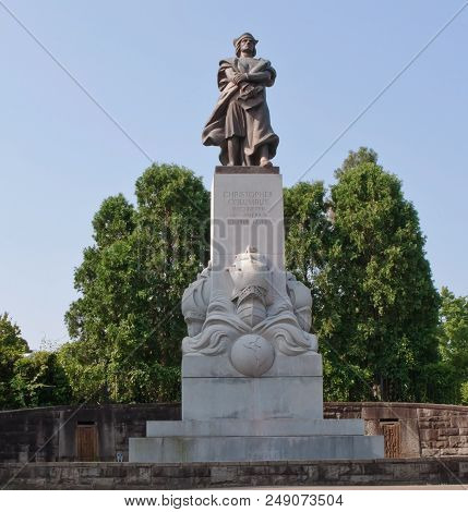 Pittsburgh, Pennsylvania, Usa 7-11-2018 A Sculpture Of Christopher Columbus, Designed By Frank Vitto