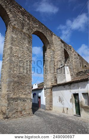 Roman Aqueduct (agua De Prata Aqueduct) In Evora. Portugal