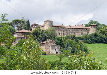 Hrad Statto. Travo. Emilia-Romagna. Itálie.