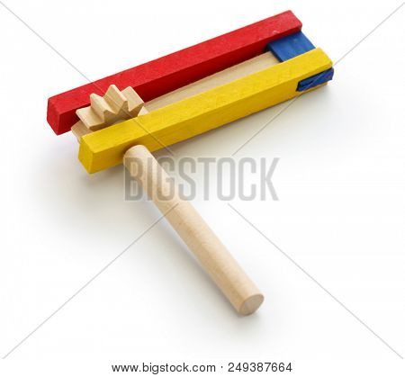 gragger, grogger, noise maker, a type of ratchet for used in Purim celebration in Jewish tradition.