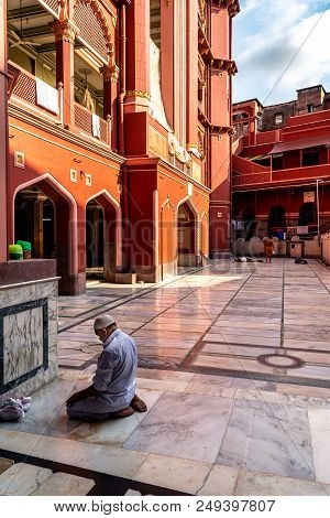 May 27,2018. Kolkata,india. An Unidentified Muslim Man Praying To Allah At  Nakhoda Masjid,the Princ