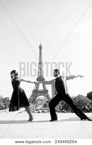 Dance Couple In Front Of Eifel Tower In Paris, France. Beatuiful Ballroom Dance Couple In Dance Pose