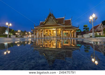King Rama Iii Memorial Park In Bangkok, Thailand