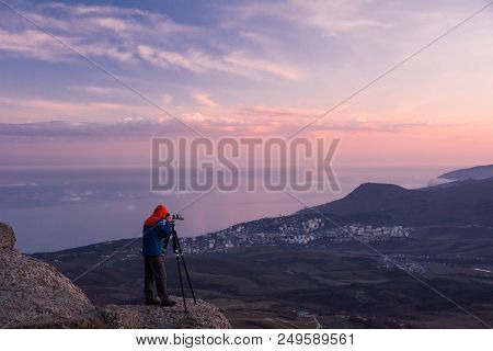 The Photographer Shoots The Sunrise. Demerdzhi, Crimea 2016-03-07