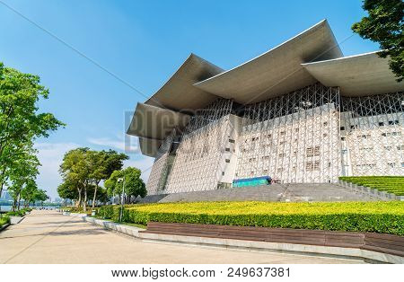 Wuxi, China - June 21, 2018: Wuxi Grand Theatre Is Located In Taihu New City, Wuxi City, With A Tota