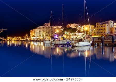 Port nocy w San Antonio de Portmany Zobacz na wyspie Ibiza