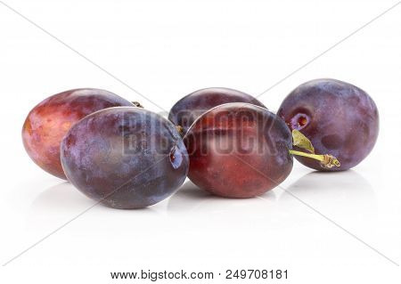 Group Of Five Whole Fresh Violet-blue Plum Vibrant Moyer Variety Isolated On White