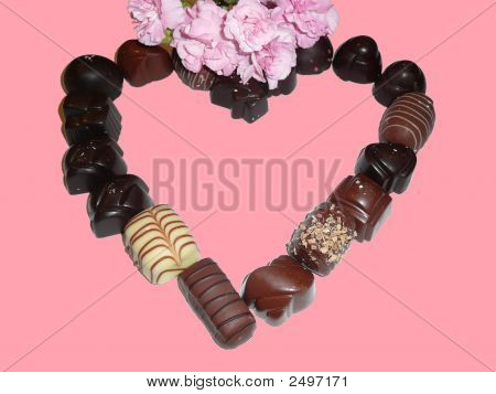 Corazón de chocolate con flores
