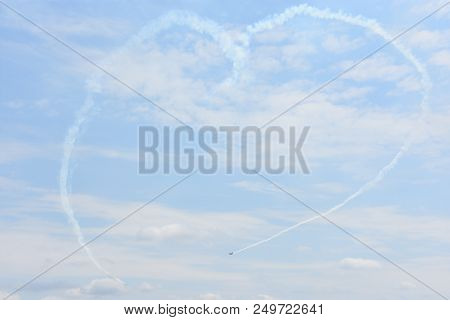 Chicopee, Ma - Jul 14: Geico Skytypers At The 2018 Great New England Airshow At Westover Air Reserve