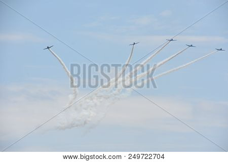Chicopee, Ma - Jul 14: Geico Skytypers At The 2018 Great New England Airshow At Westover Air Reserve