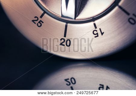 20 Minutes - A Macro Of An Analog Chrome Kitchen Timer With Dark Background And Reflection