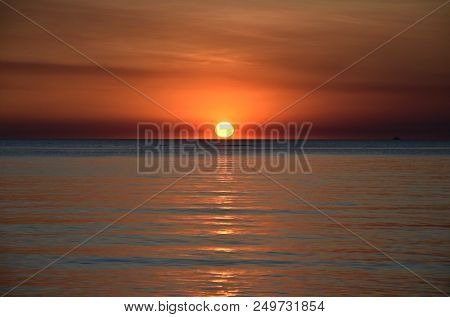The Sun Casts Orange Shades Across An Evening Sky At Mindil Beach (darwin, Northern Territory, Austr