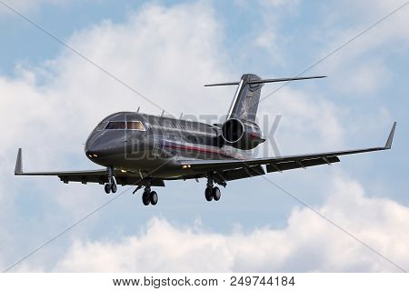 Raf Fairford, Gloucestershire, Uk - July 9, 2014: Czech Air Force Canadair Challenger 601-3a Vip Air