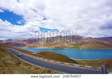 The Yamdrok Yumtso Lake, One Of The Three Largest Sacred Lakes In Tibet.