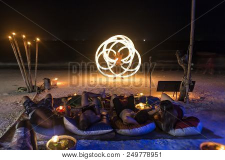 Man Do Fireshow Amazing At The Seaside
