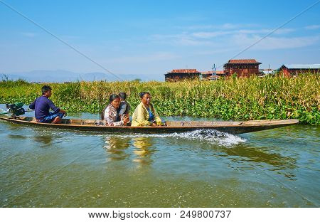 Inpawkhon, Myanmar - February 18, 2018: Burmese People From Inle Lake Villages Use Fast Kayaks As Th