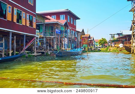 Inpawkhon, Myanmar - February 18, 2018: Canoe Boat With Workers Delivers  Drinking Water To The Vill