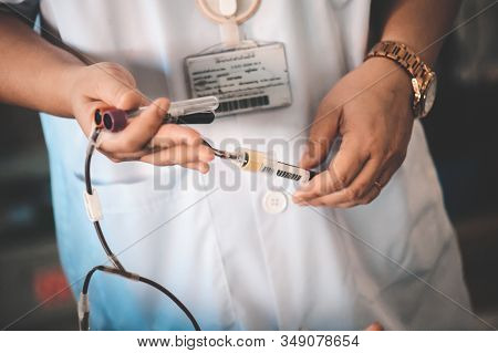 Donating Blood For Transfusions : Blood Donation And Blood Donor,  Hemolytic Transfusion Bank Concep