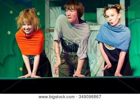 Tyumen, Russia - June 5, 2008: Festival At The Puppet Theater. Performance On Skit