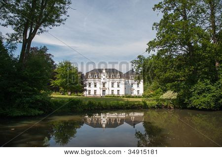 Rådhus i Belgien landsby habay