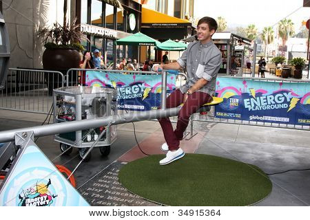 LOS ANGELES - lug 16: Kevin McHale Kevin McHale presso il FOX e Teen Choice 2nd Annual Energy Playgr