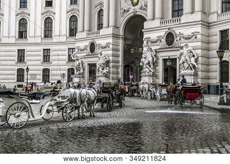 Vienna.austria.august 29, 2019. Horse-drawn Carriages Stand Outside The Hofburg Palace Complex In Vi