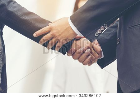 Habits Of Leaders Who Inspire Loyal Businessman With Loyalty.leaders Still Excel At Remarkable Loyal