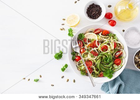 vegan ketogenic spiralized courgette salad with avocado tomato pumpkin seeds