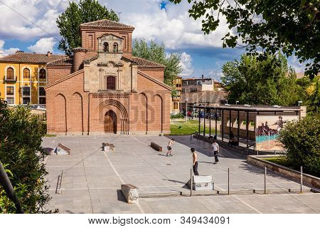 Salamanca, Spain - May, 2018: Skaters At The Skate Park Next To The Historical Santiago Del Arrabal