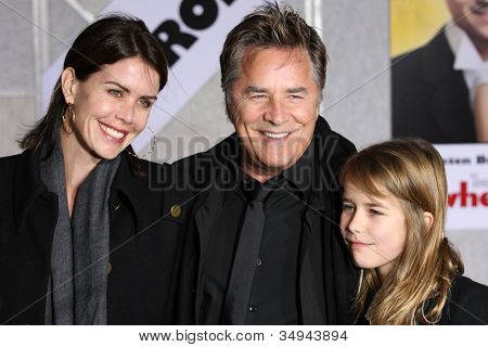 HOLLYWOOD, CA - 27 gennaio: Don Johnson (M) con la moglie Kelley Phleger (L) & figlia frequentare il quando è In 