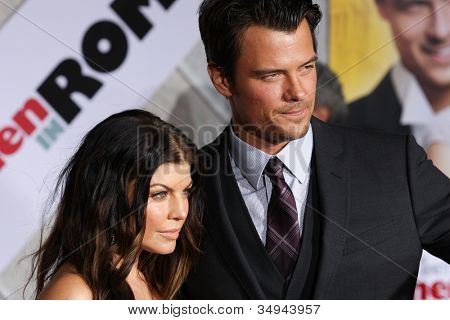 HOLLYWOOD, CA - JAN 27: Josh Duhamel & Fergie z Black Eyed Peas uczestniczyć idealna When In Rome