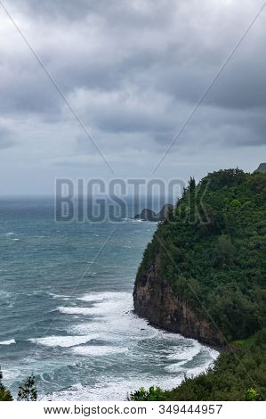 Kohala, Hawaii, Usa. - January 15, 2020: Portrait Of Coastline Where Pololu Valley And Its Beach Mee