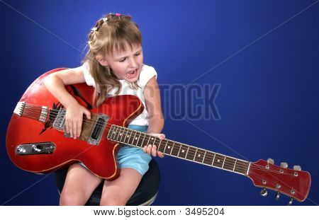 Little Mädchen und Gitarre