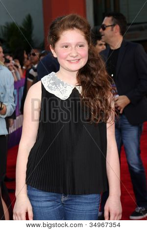 LOS ANGELES - JUL 17: Emma Kenney ankommer til 