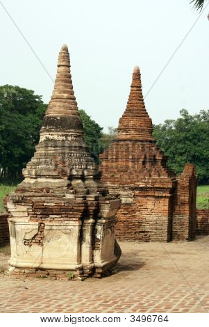 Dos Stupas