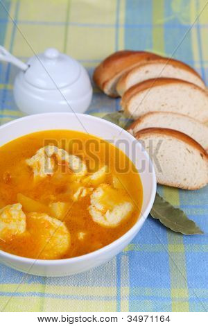 Suppe mit Knödel