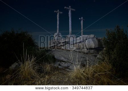 Stones Crossings To The High Thing With Sky Fund To The Evening